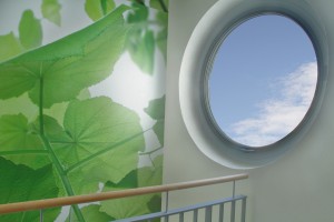 Treppenhaus mit Rundfenster